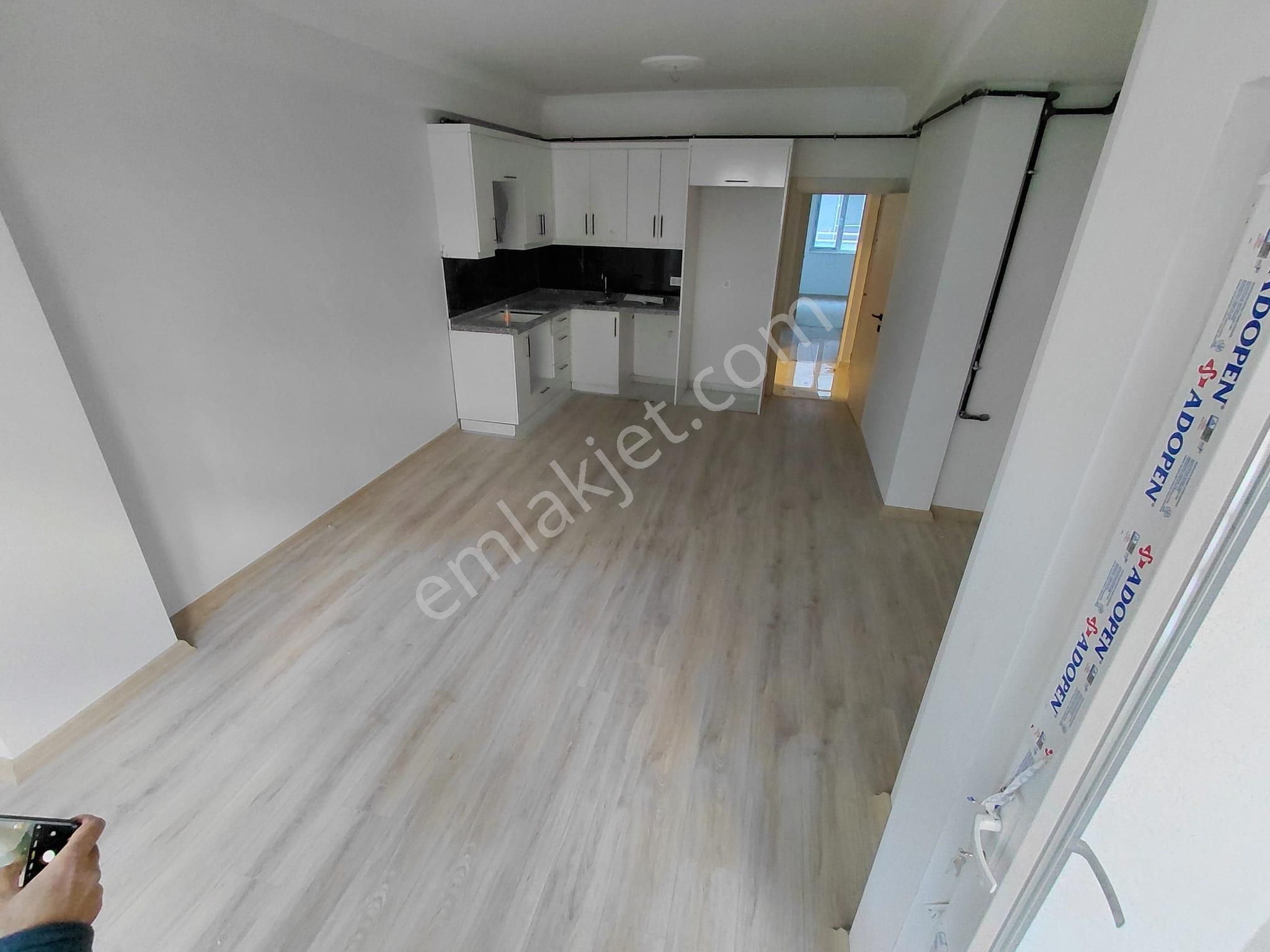 Merkezi Konumda Cadde Üzeri Karanlık Odasız 80m² 2+1 Daire - Görsel 3