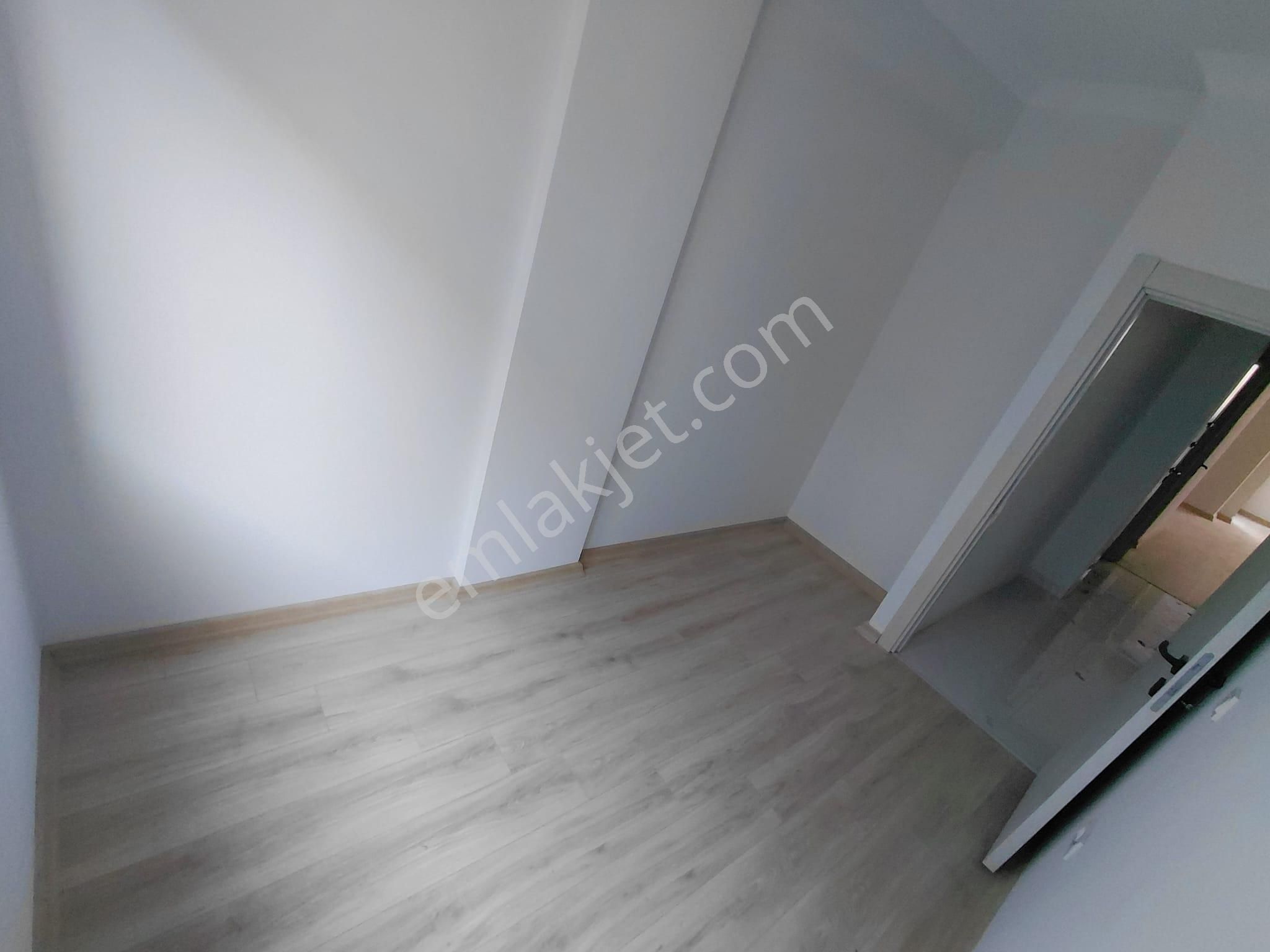 Merkezi Konumda Cadde Üzeri Karanlık Odasız 80m² 2+1 Daire - Görsel 10