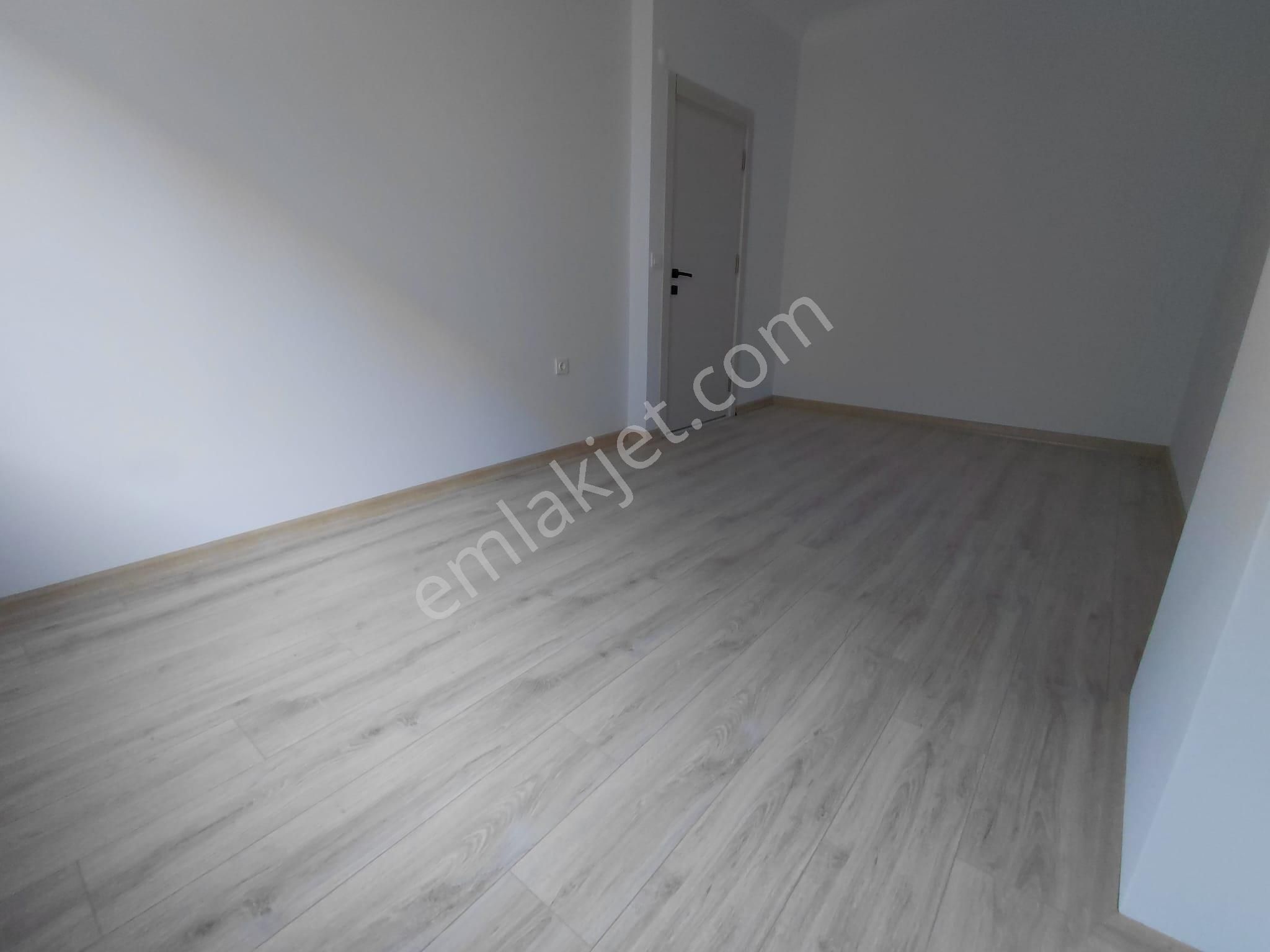 Merkezi Konumda Cadde Üzeri Karanlık Odasız 80m² 2+1 Daire - Görsel 20