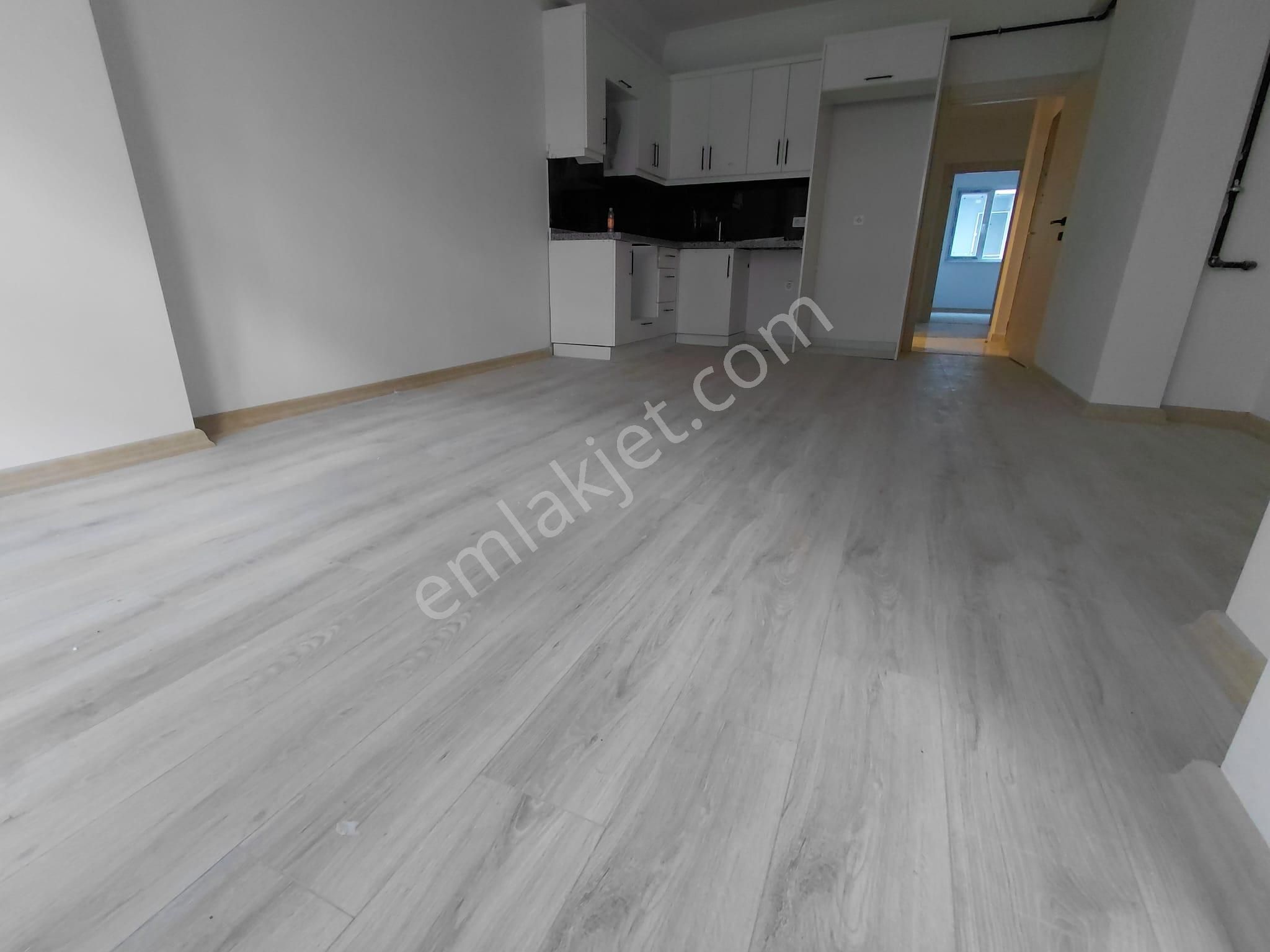 Merkezi Konumda Cadde Üzeri Karanlık Odasız 80m² 2+1 Daire - Görsel 4