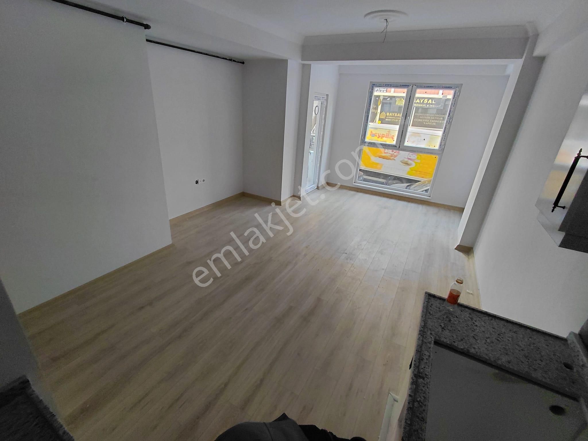 Merkezi Konumda Cadde Üzeri Karanlık Odasız 80m² 2+1 Daire - Görsel 6