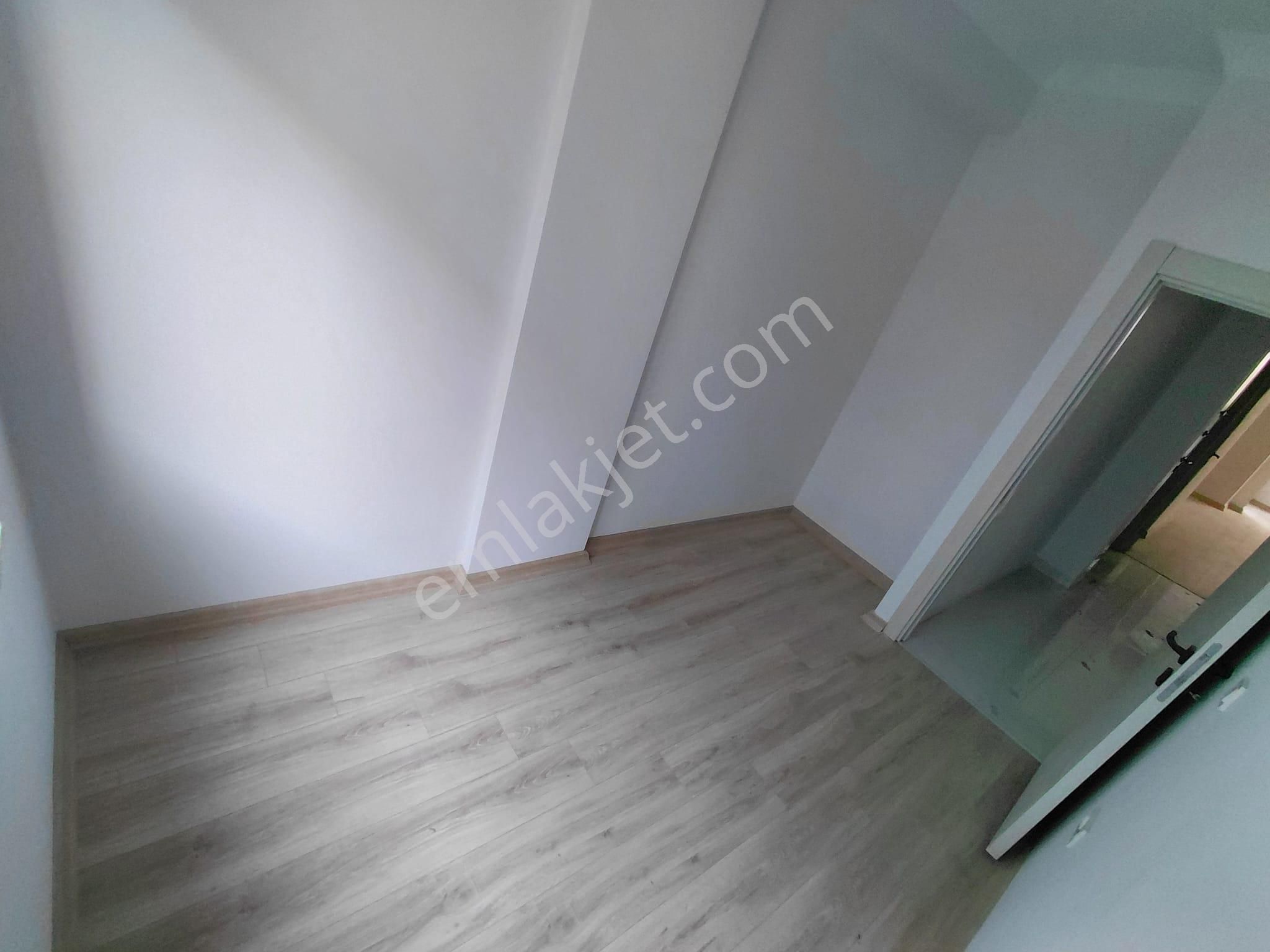 Merkezi Konumda Cadde Üzeri Karanlık Odasız 80m² 2+1 Daire - Görsel 11