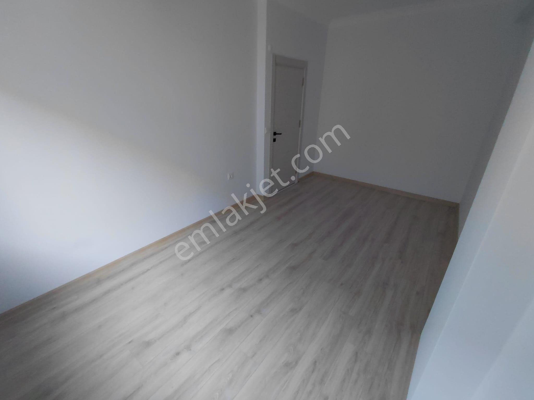 Merkezi Konumda Cadde Üzeri Karanlık Odasız 80m² 2+1 Daire - Görsel 17