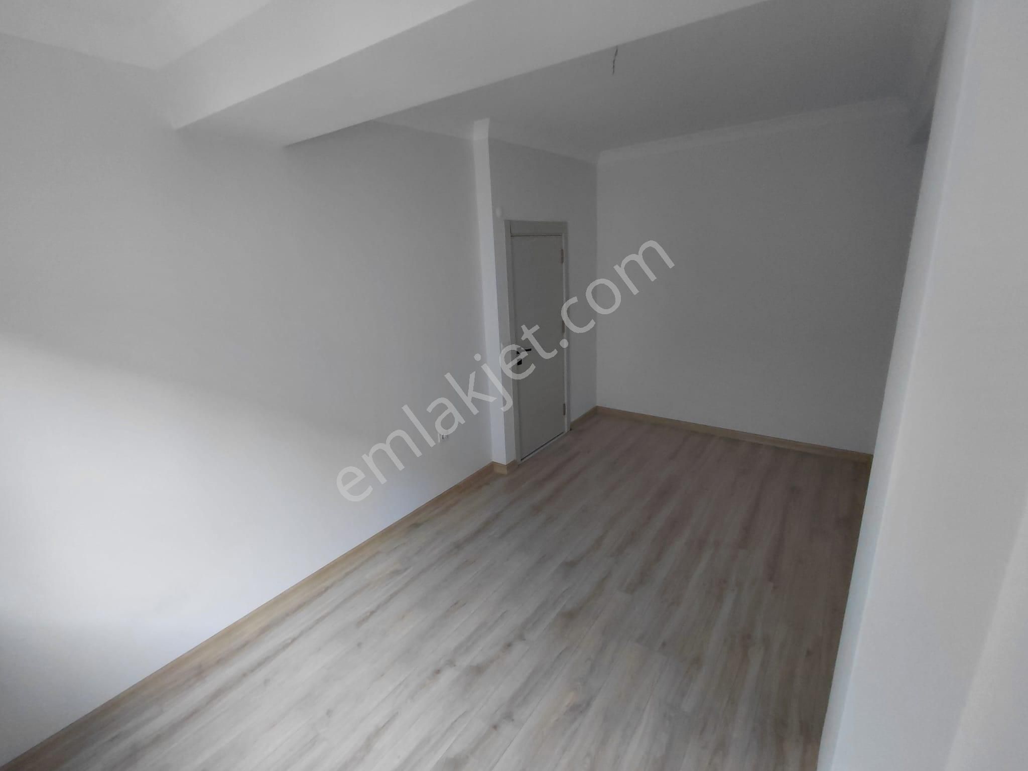Merkezi Konumda Cadde Üzeri Karanlık Odasız 80m² 2+1 Daire - Görsel 21