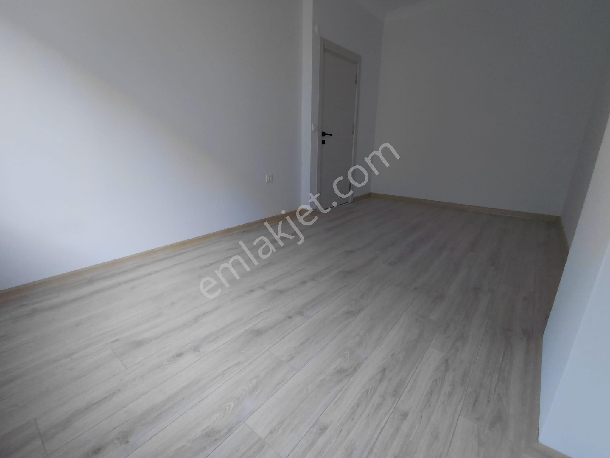 Merkezi Konumda Cadde Üzeri Karanlık Odasız 80m² 2+1 Daire - Görsel 19