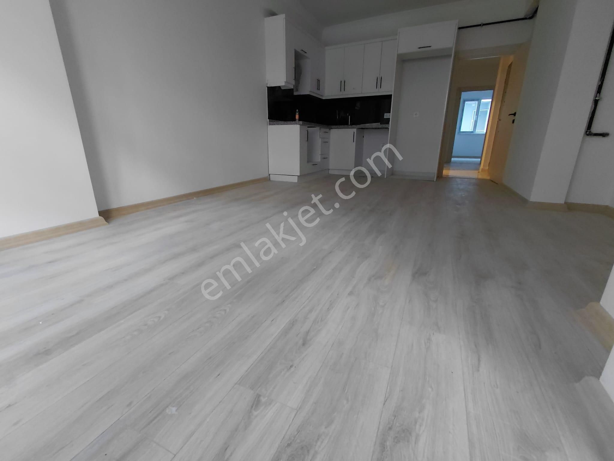Merkezi Konumda Cadde Üzeri Karanlık Odasız 80m² 2+1 Daire - Görsel 2