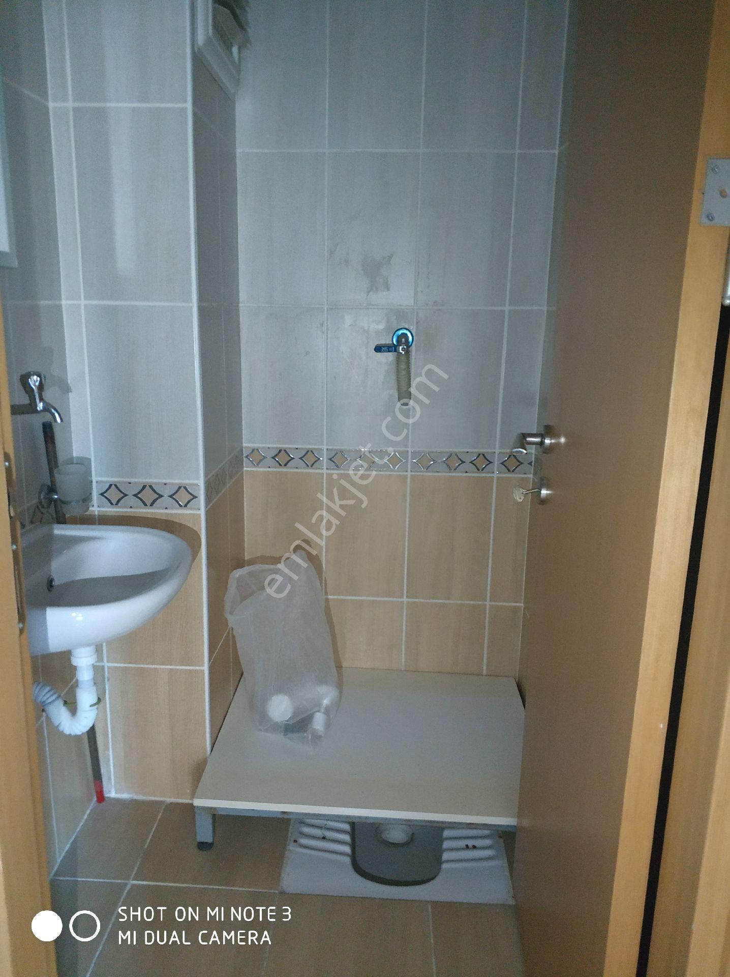 Bahçelievler Mahallesi'nde Orhan Oğuz Caddesi Yakını Kiralık 2+1 Asansörlü Balkonlu Daire - Görsel 8