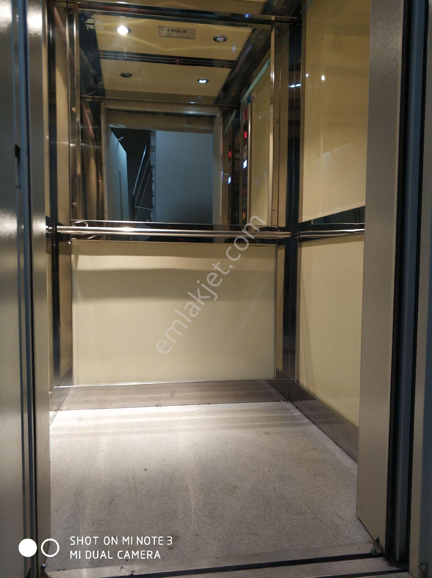 Bahçelievler Mahallesi'nde Orhan Oğuz Caddesi Yakını Kiralık 2+1 Asansörlü Balkonlu Daire - Görsel 18