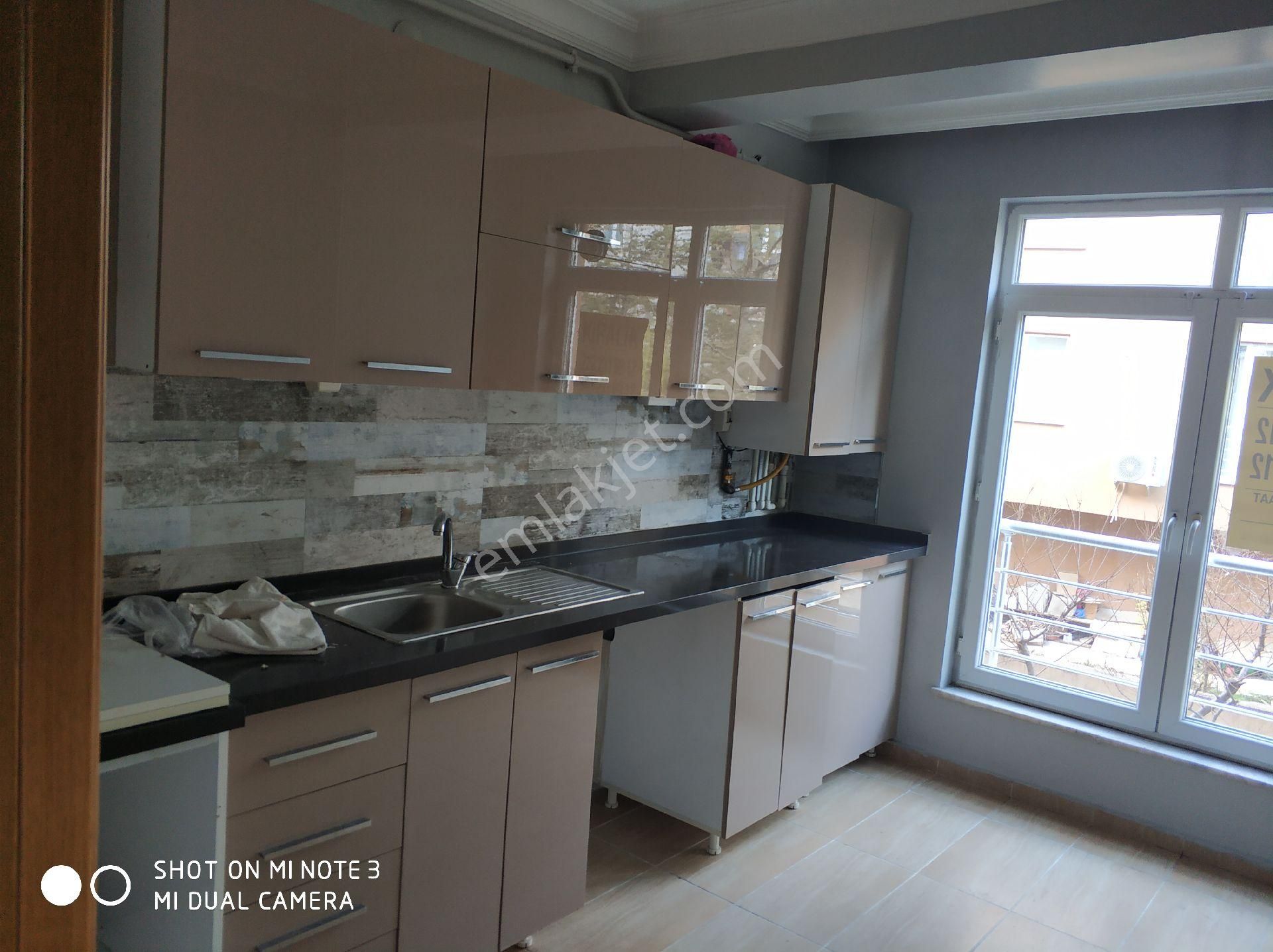 Bahçelievler Mahallesi'nde Orhan Oğuz Caddesi Yakını Kiralık 2+1 Asansörlü Balkonlu Daire - Görsel 6