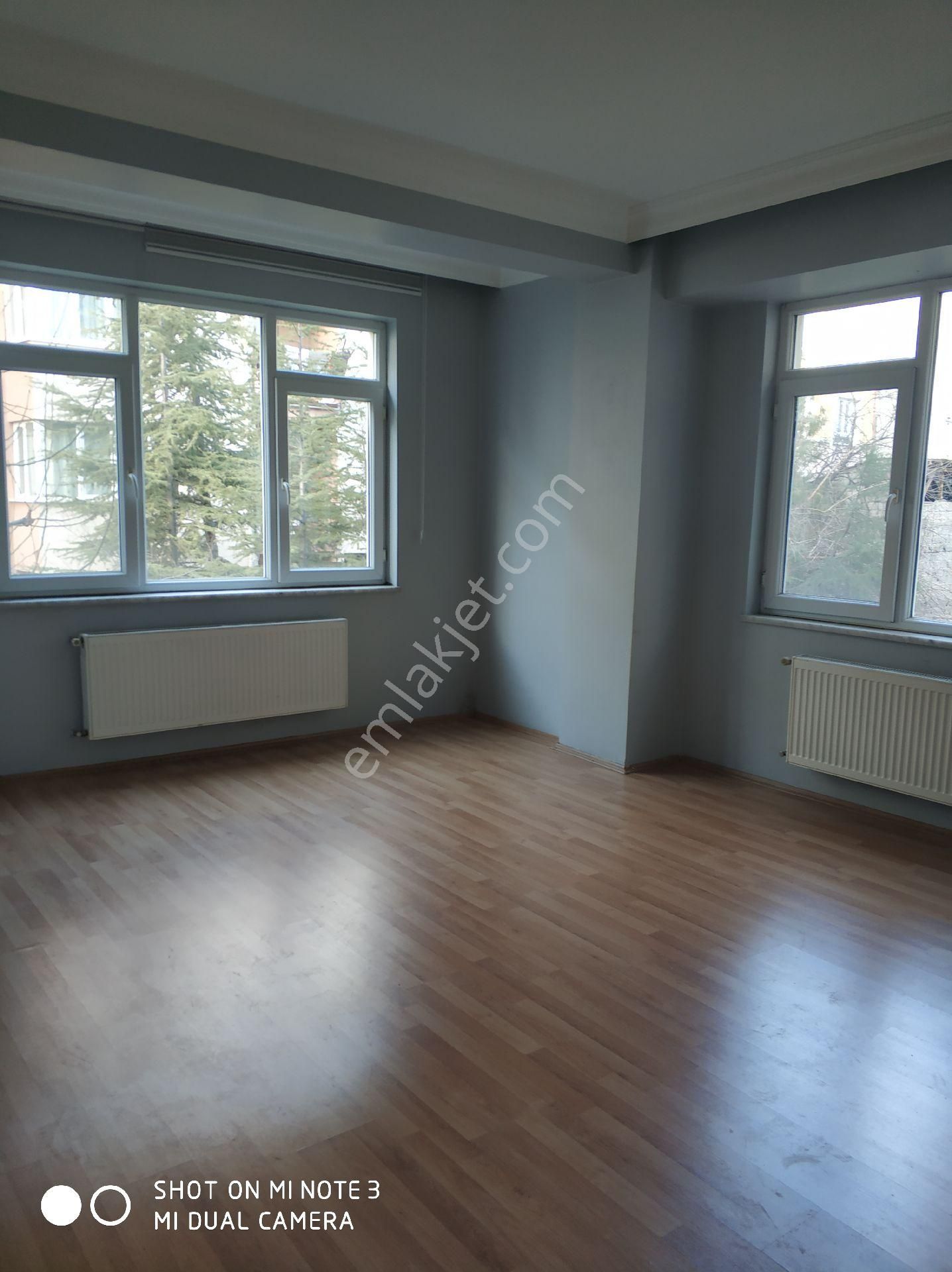 Bahçelievler Mahallesi'nde Orhan Oğuz Caddesi Yakını Kiralık 2+1 Asansörlü Balkonlu Daire