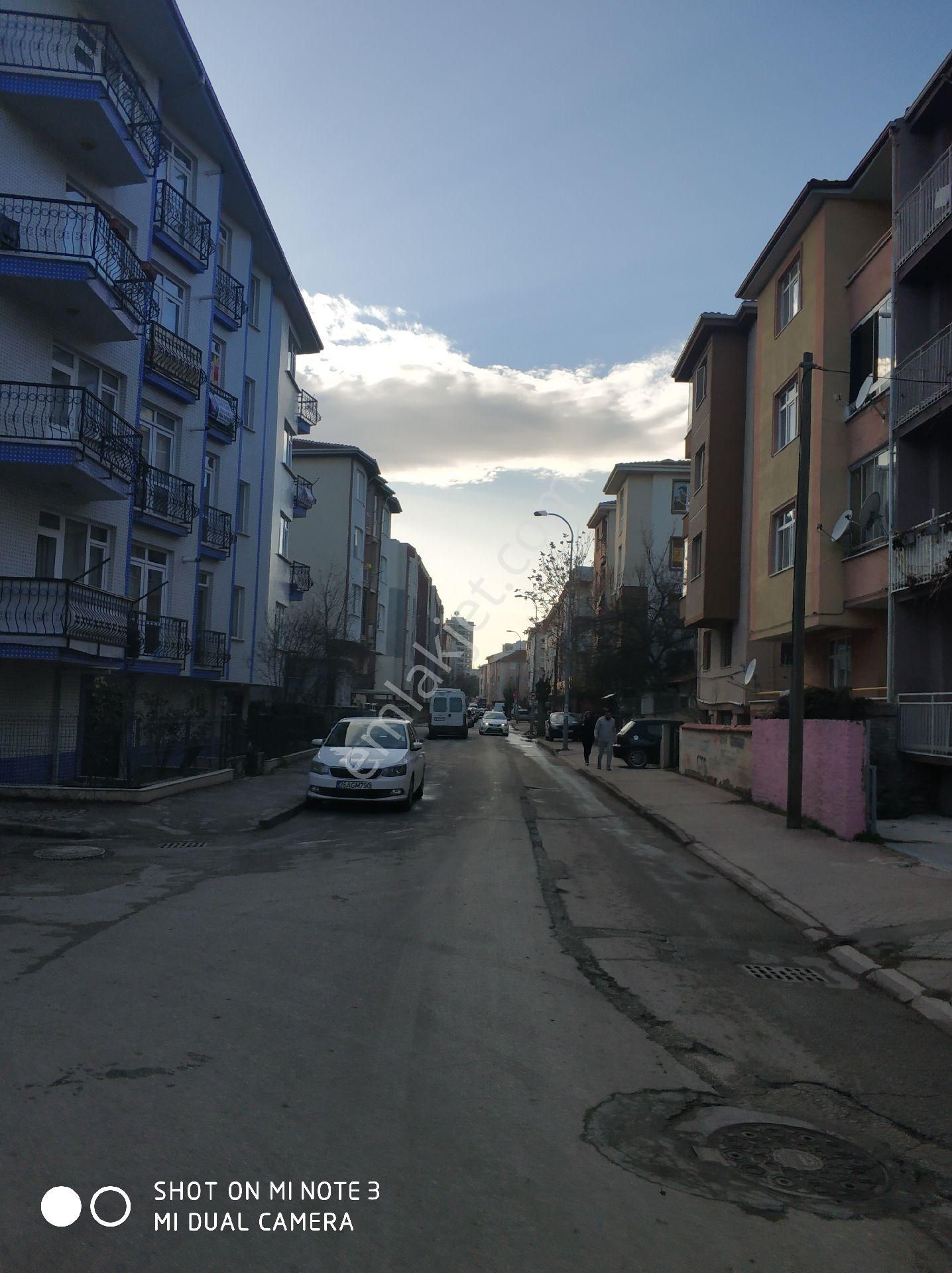 Bahçelievler Mahallesi'nde Orhan Oğuz Caddesi Yakını Kiralık 2+1 Asansörlü Balkonlu Daire - Görsel 24