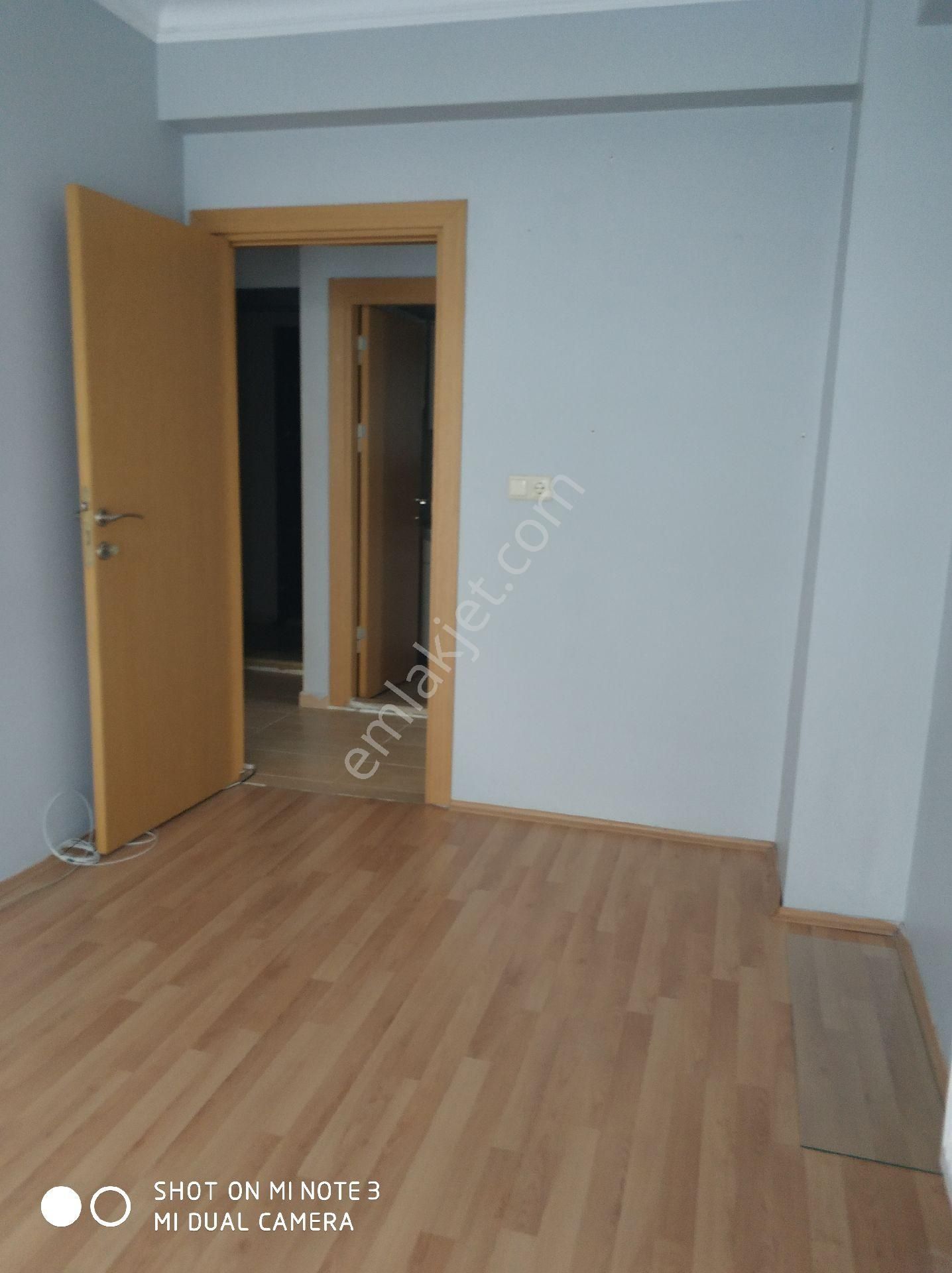 Bahçelievler Mahallesi'nde Orhan Oğuz Caddesi Yakını Kiralık 2+1 Asansörlü Balkonlu Daire - Görsel 13