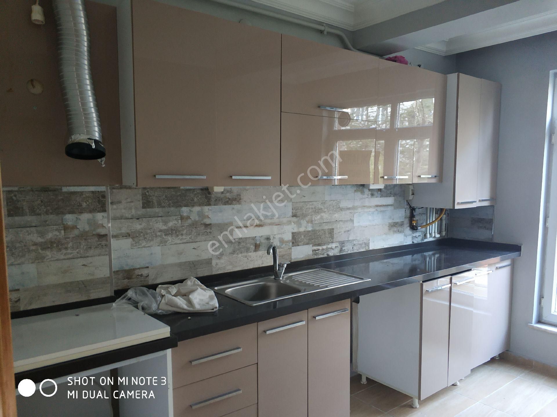 Bahçelievler Mahallesi'nde Orhan Oğuz Caddesi Yakını Kiralık 2+1 Asansörlü Balkonlu Daire - Görsel 7