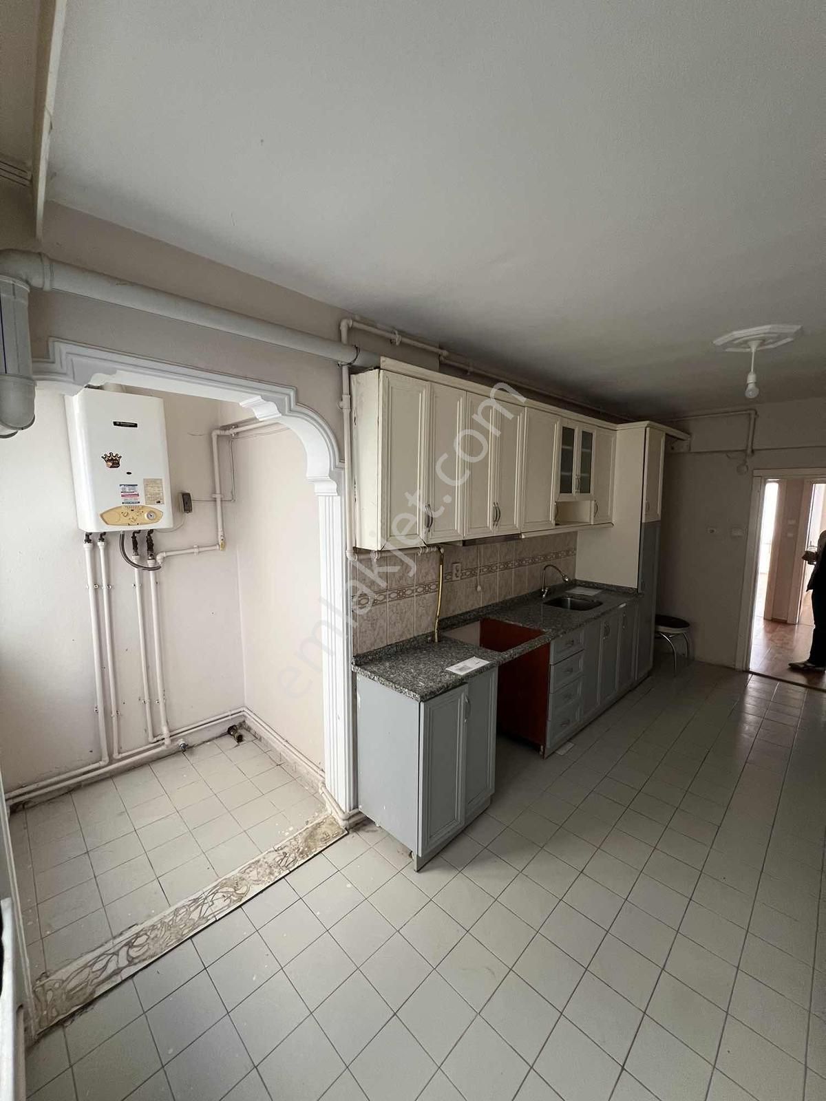 Aktaş Gayrimenkulden Reşadiyede 2+1 90 M2 Satılık - Görsel 3