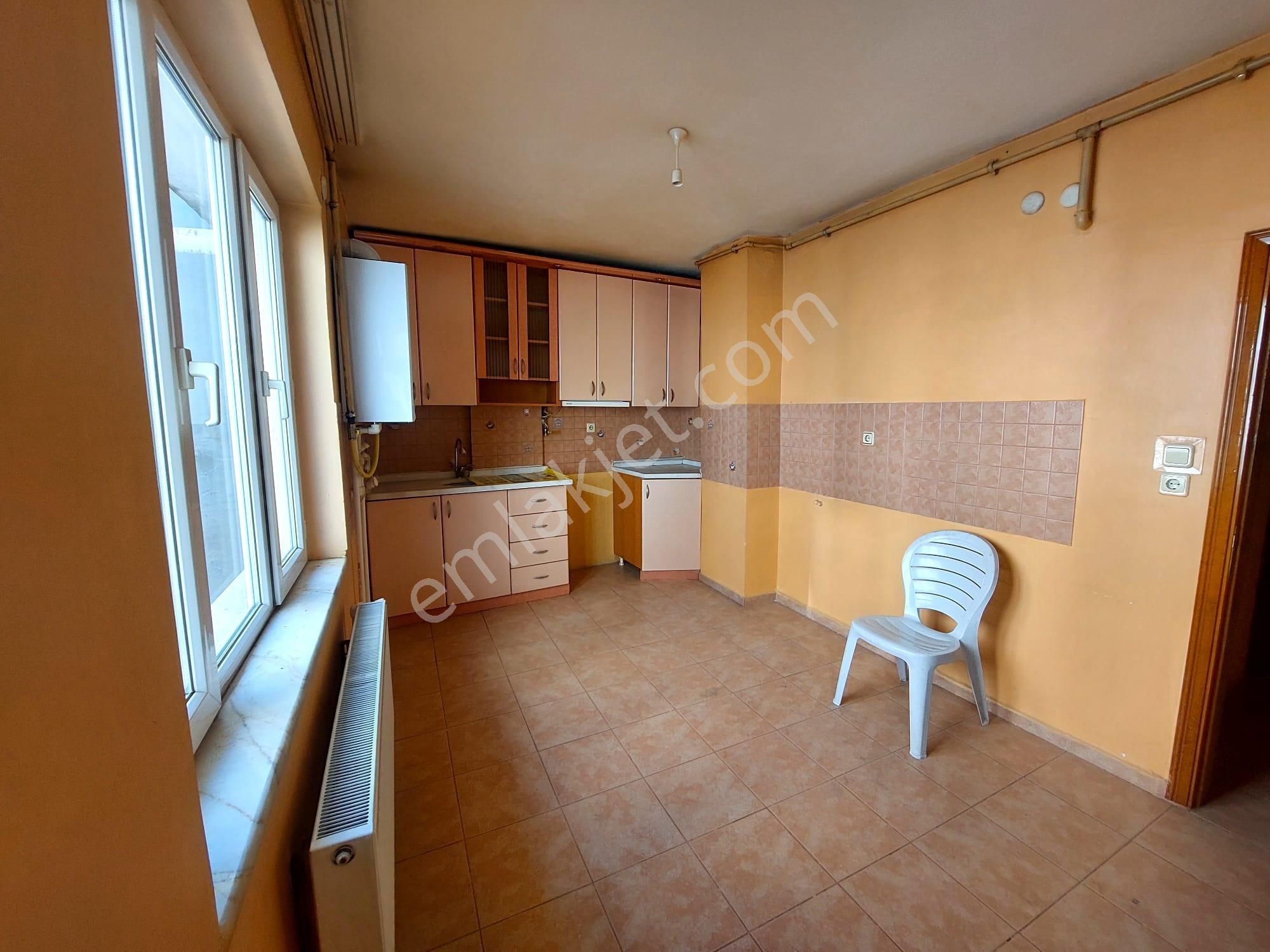 Recep Ümit Emlak'tan Hacı Seyit Mahallesi Gazi Yakup Satar Caddesi Yakını Kiralık 2+1 Daire - Görsel 4