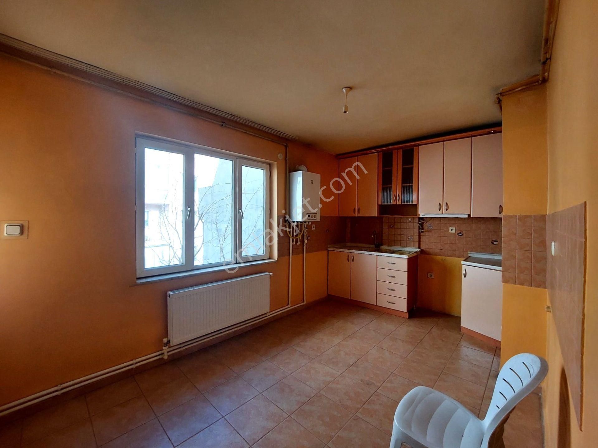 Recep Ümit Emlak'tan Hacı Seyit Mahallesi Gazi Yakup Satar Caddesi Yakını Kiralık 2+1 Daire - Görsel 3