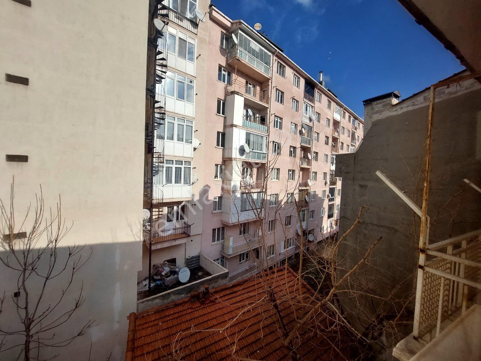 Recep Ümit Emlak'tan Hacı Seyit Mahallesi Gazi Yakup Satar Caddesi Yakını Kiralık 2+1 Daire - Görsel 8