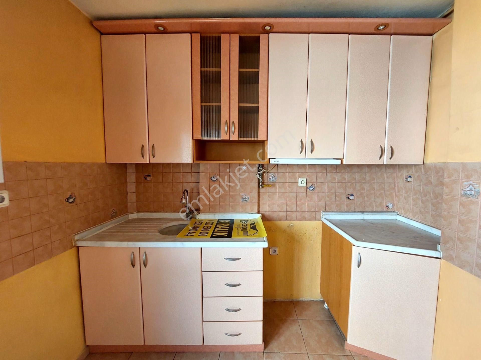 Recep Ümit Emlak'tan Hacı Seyit Mahallesi Gazi Yakup Satar Caddesi Yakını Kiralık 2+1 Daire - Görsel 2