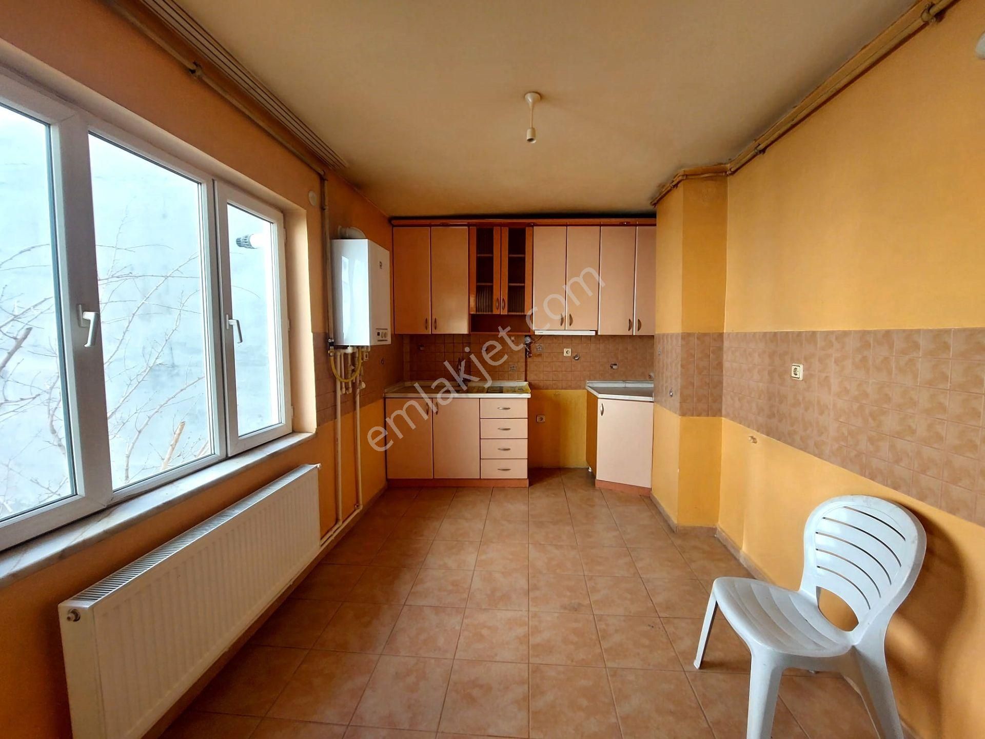 Recep Ümit Emlak'tan Hacı Seyit Mahallesi Gazi Yakup Satar Caddesi Yakını Kiralık 2+1 Daire - Görsel 6