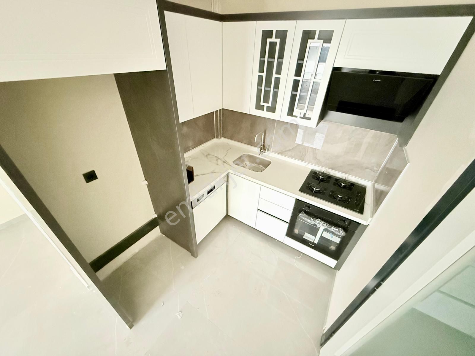 Dora,dan Altınkum,da Geniş Balkon & Asansörlü Satılık 1+1 Daire