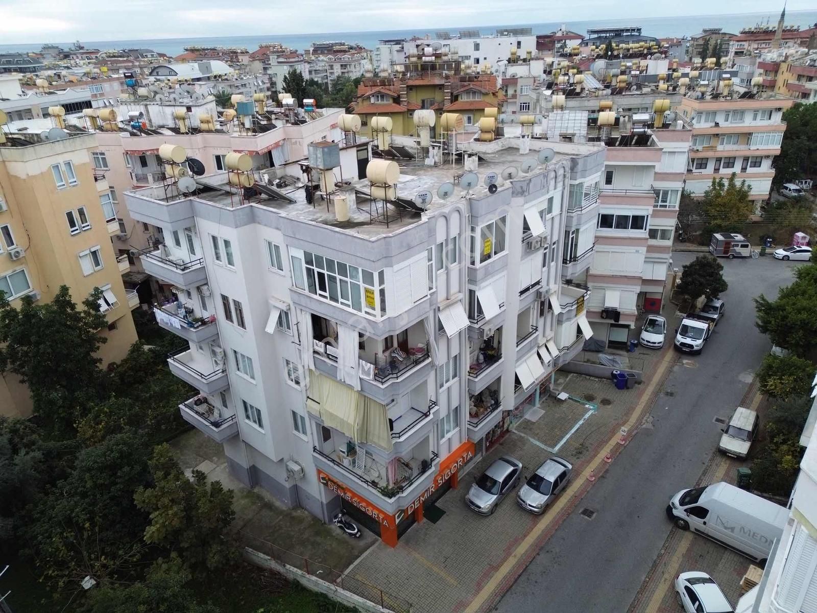 Emlakparktan Güllerpınarında 25m Yol Arkası Kiralık 3+1 Daire
