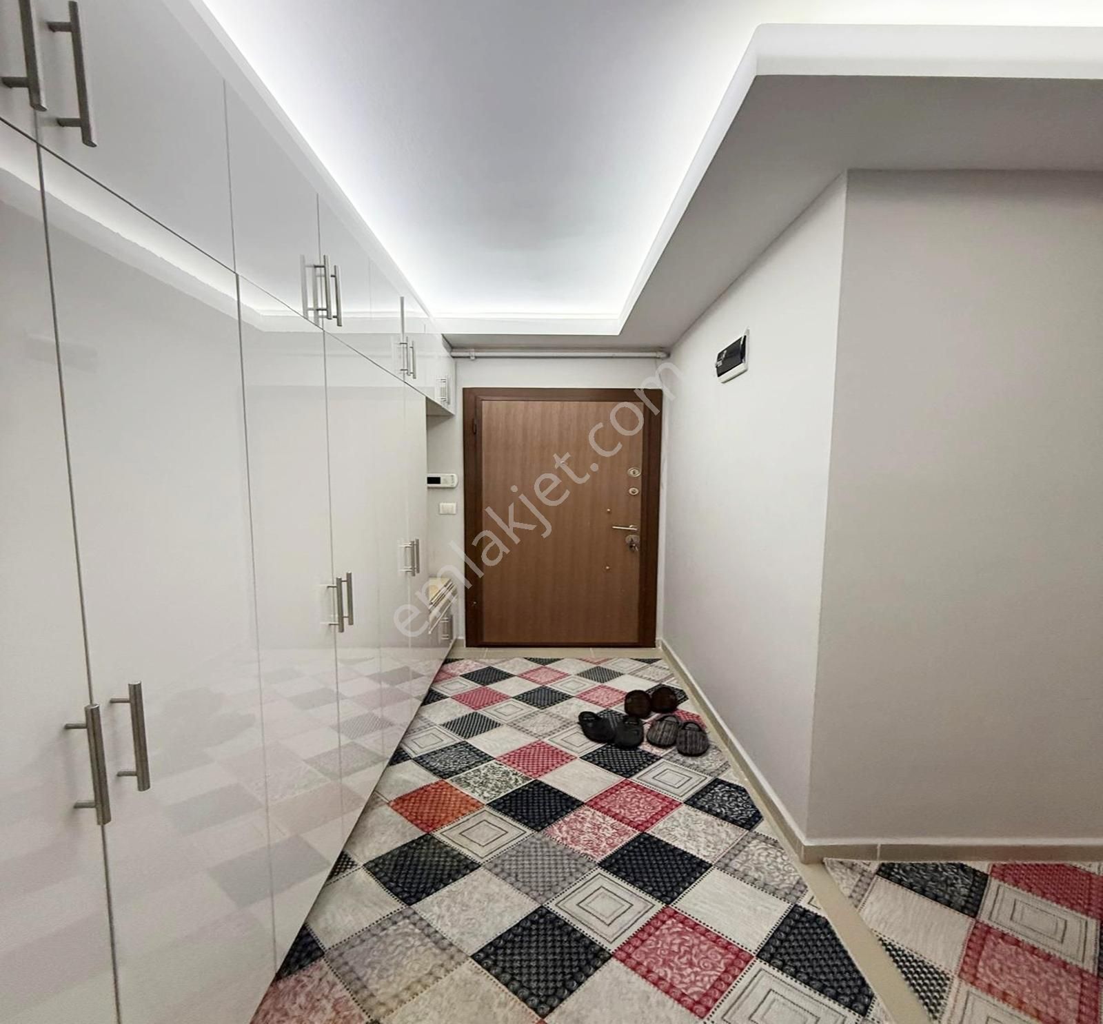 Beylikdüzü Merkezi Konum Kısa Katlı Bina'da Oturuma Uygun 3+1 !! - Görsel 16