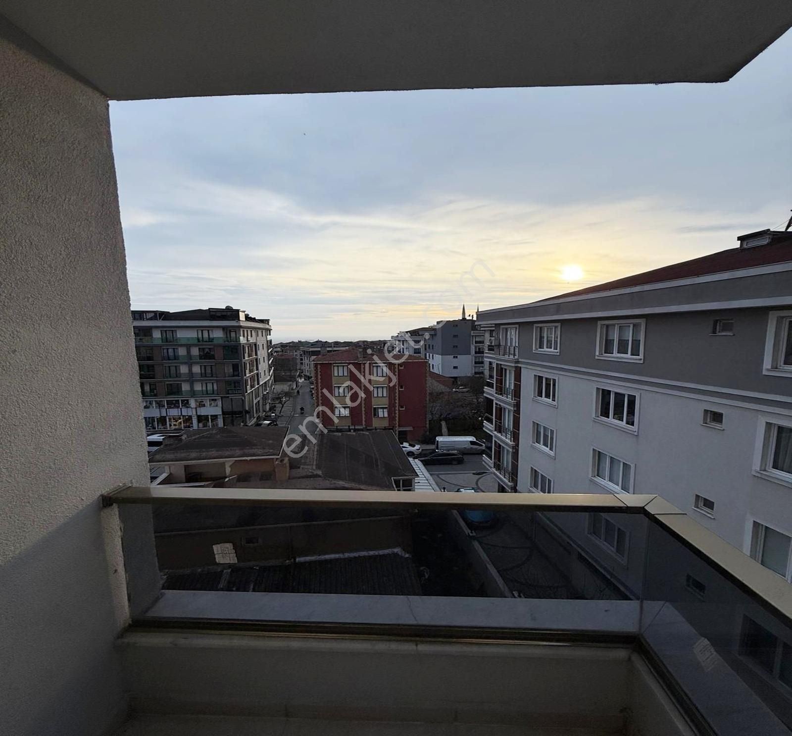 Beylikdüzü Merkezi Konum Kısa Katlı Bina'da Oturuma Uygun 3+1 !! - Görsel 21