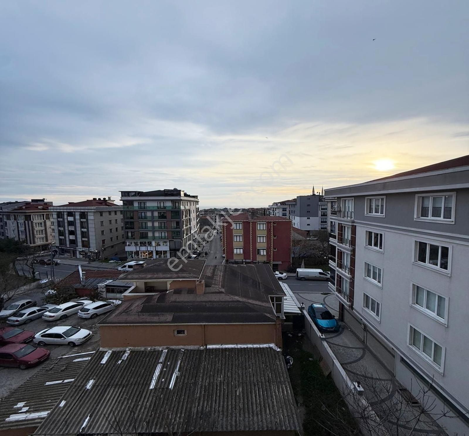 Beylikdüzü Merkezi Konum Kısa Katlı Bina'da Oturuma Uygun 3+1 !! - Görsel 15