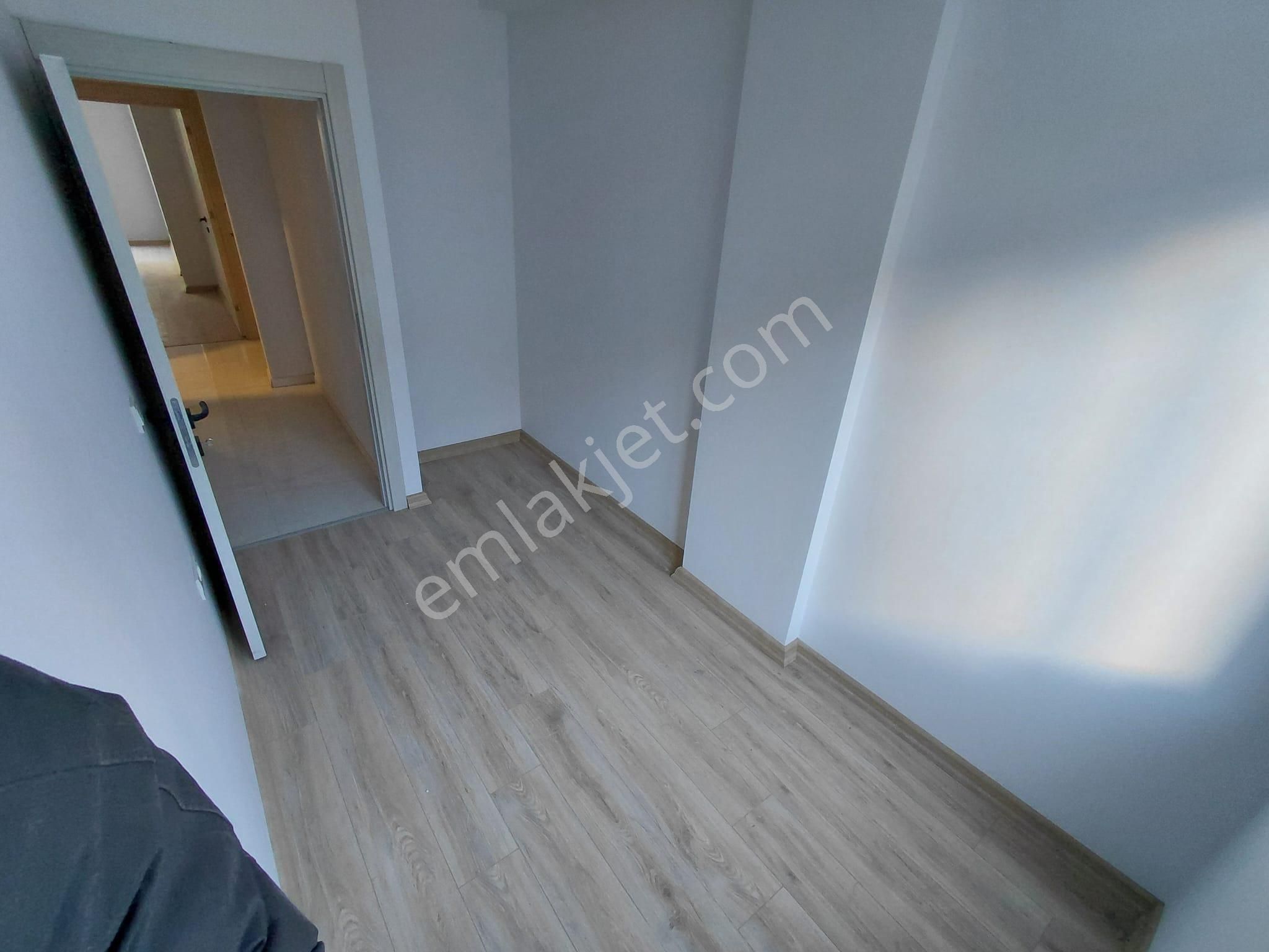 Cadde Üzeri Ayrı Mutfaklıbalkonlu Karanlık Odasız 80m² 2+1 Daire - Görsel 34
