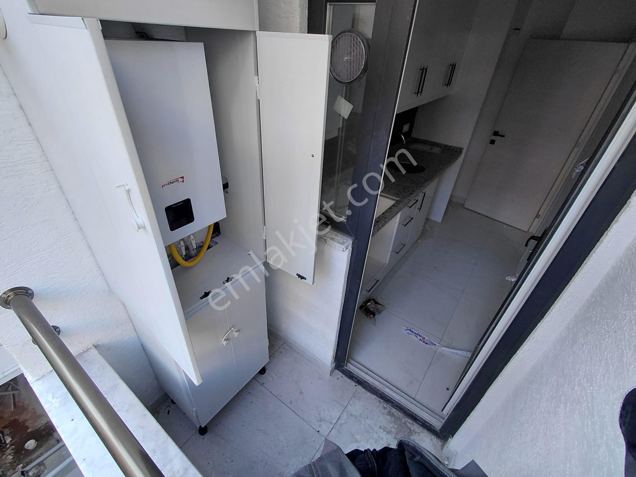 Cadde Üzeri Ayrı Mutfaklıbalkonlu Karanlık Odasız 80m² 2+1 Daire - Görsel 7