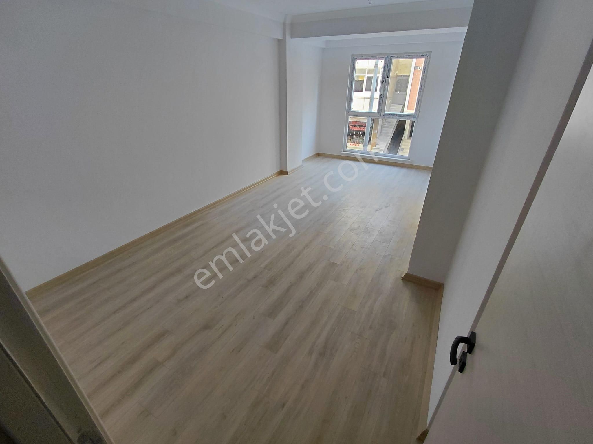 Cadde Üzeri Ayrı Mutfaklıbalkonlu Karanlık Odasız 80m² 2+1 Daire - Görsel 12