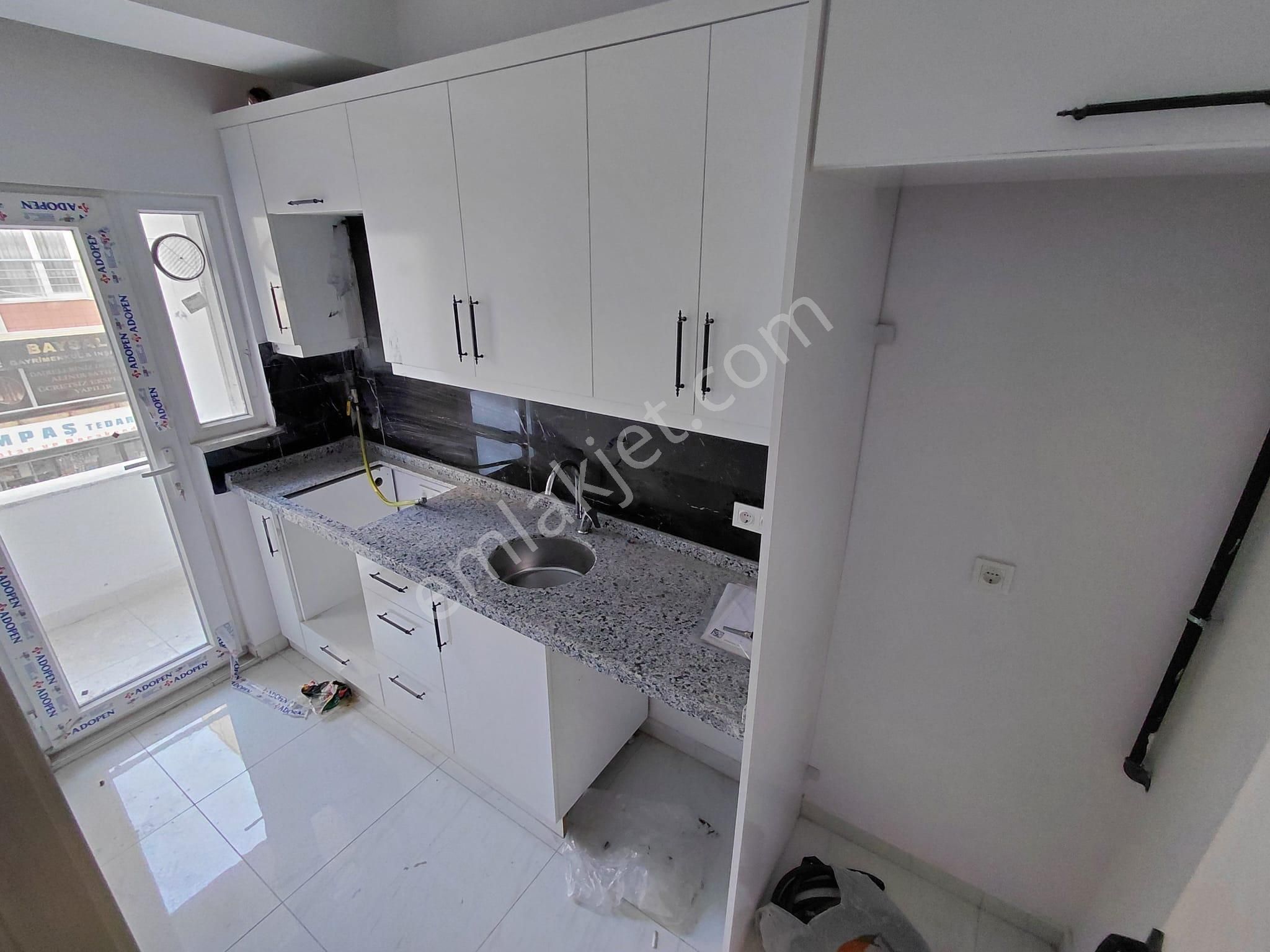 Cadde Üzeri Ayrı Mutfaklıbalkonlu Karanlık Odasız 80m² 2+1 Daire - Görsel 3