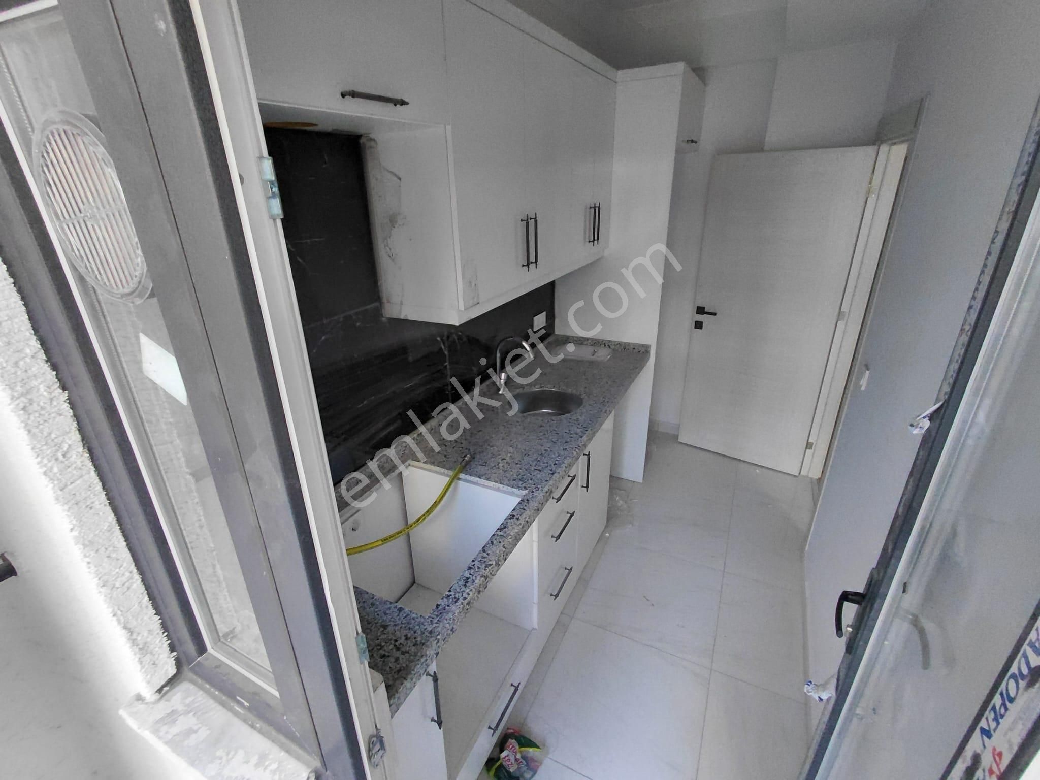 Cadde Üzeri Ayrı Mutfaklıbalkonlu Karanlık Odasız 80m² 2+1 Daire - Görsel 6