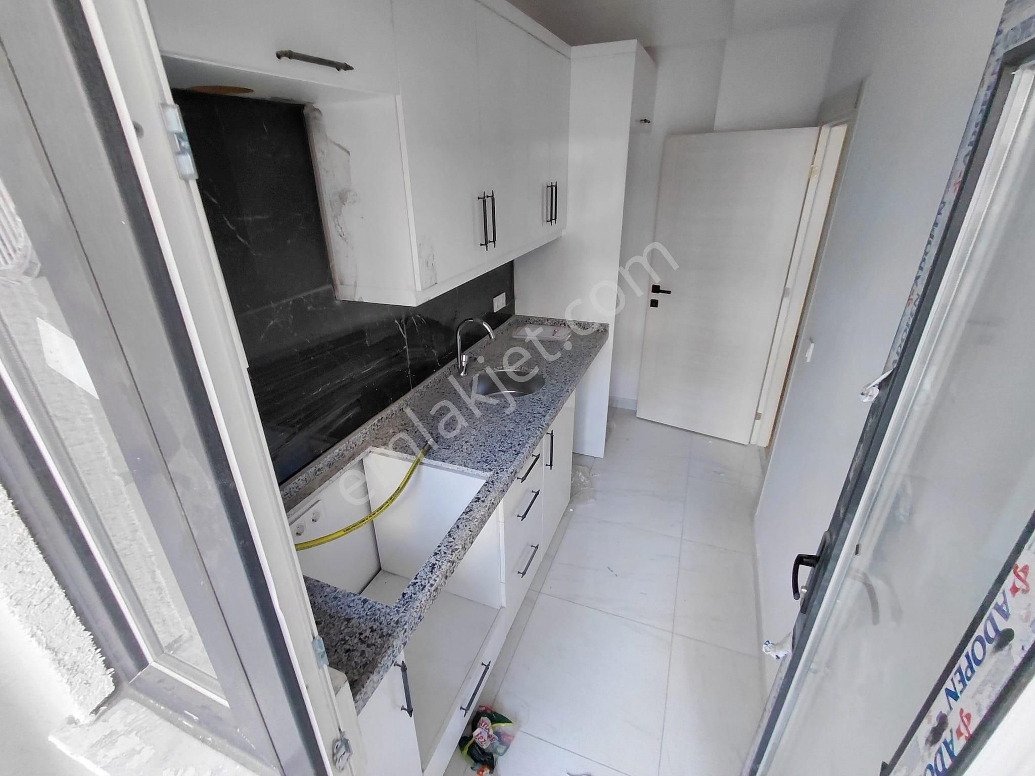 Cadde Üzeri Ayrı Mutfaklıbalkonlu Karanlık Odasız 80m² 2+1 Daire - Görsel 5