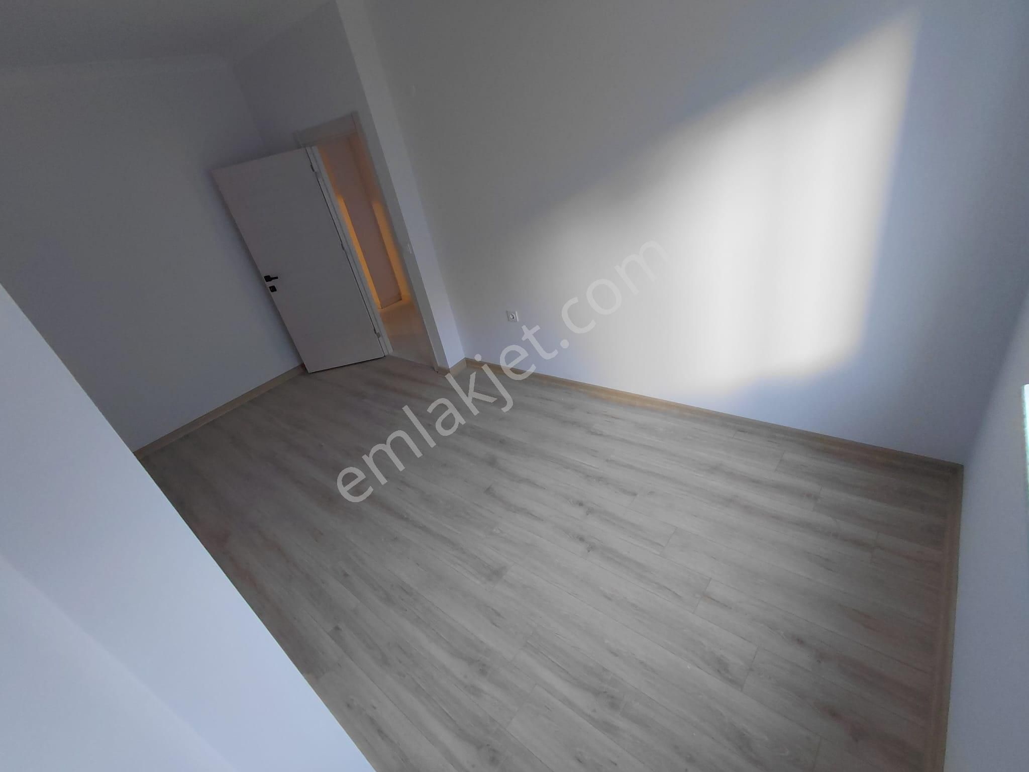 Cadde Üzeri Ayrı Mutfaklıbalkonlu Karanlık Odasız 80m² 2+1 Daire - Görsel 24