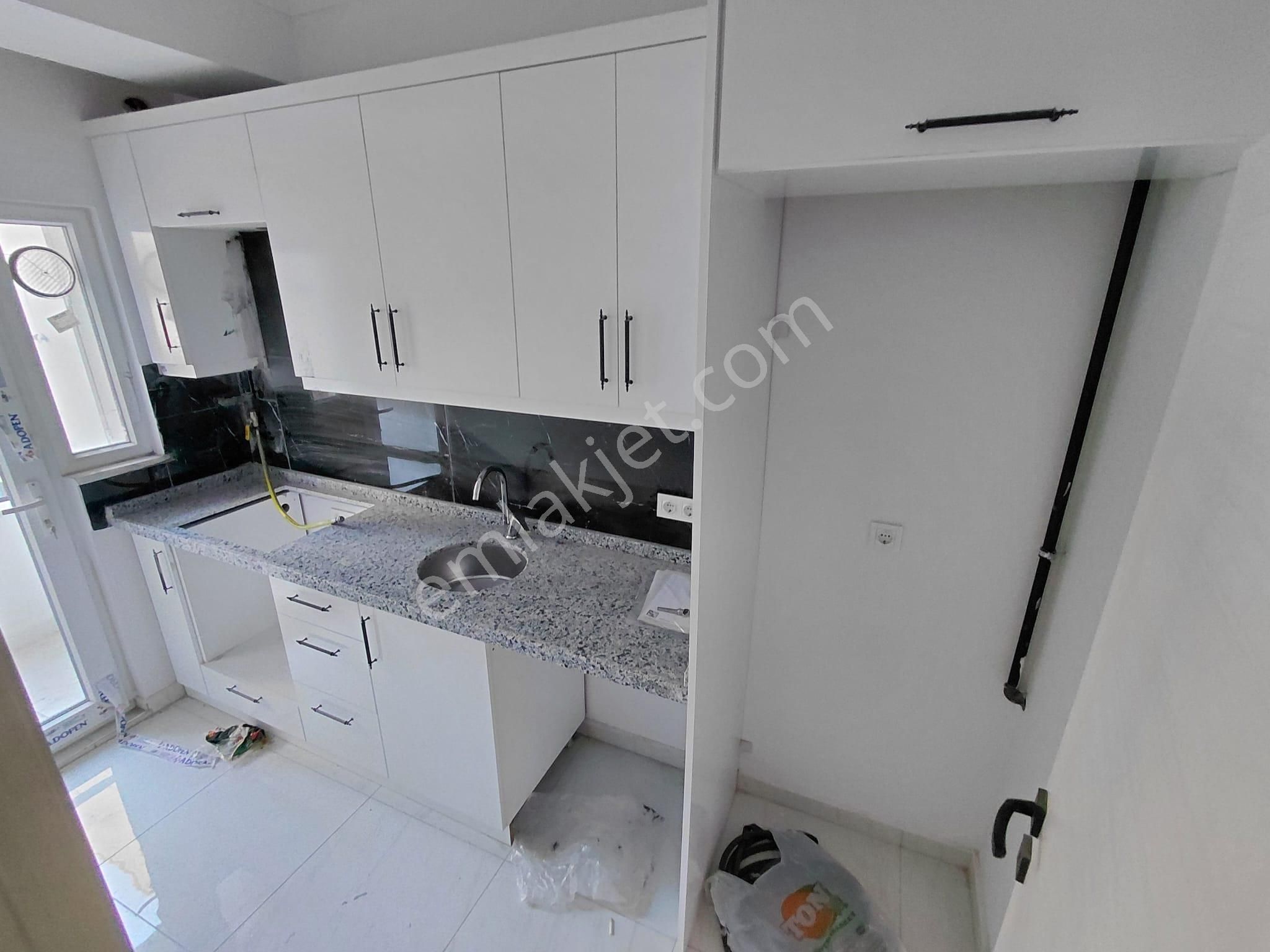 Cadde Üzeri Ayrı Mutfaklıbalkonlu Karanlık Odasız 80m² 2+1 Daire - Görsel 2
