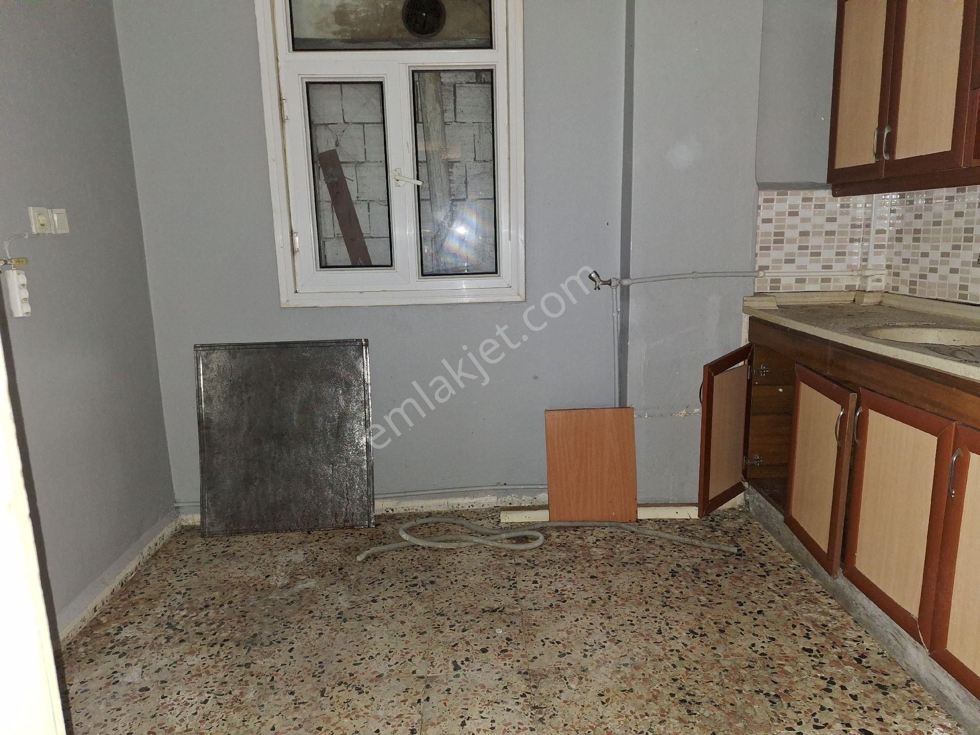 Pendik Çamçeşme Mahallesinde Cuma Pazarı Sokağın'da 2+1 Satılık Daire - Görsel 6