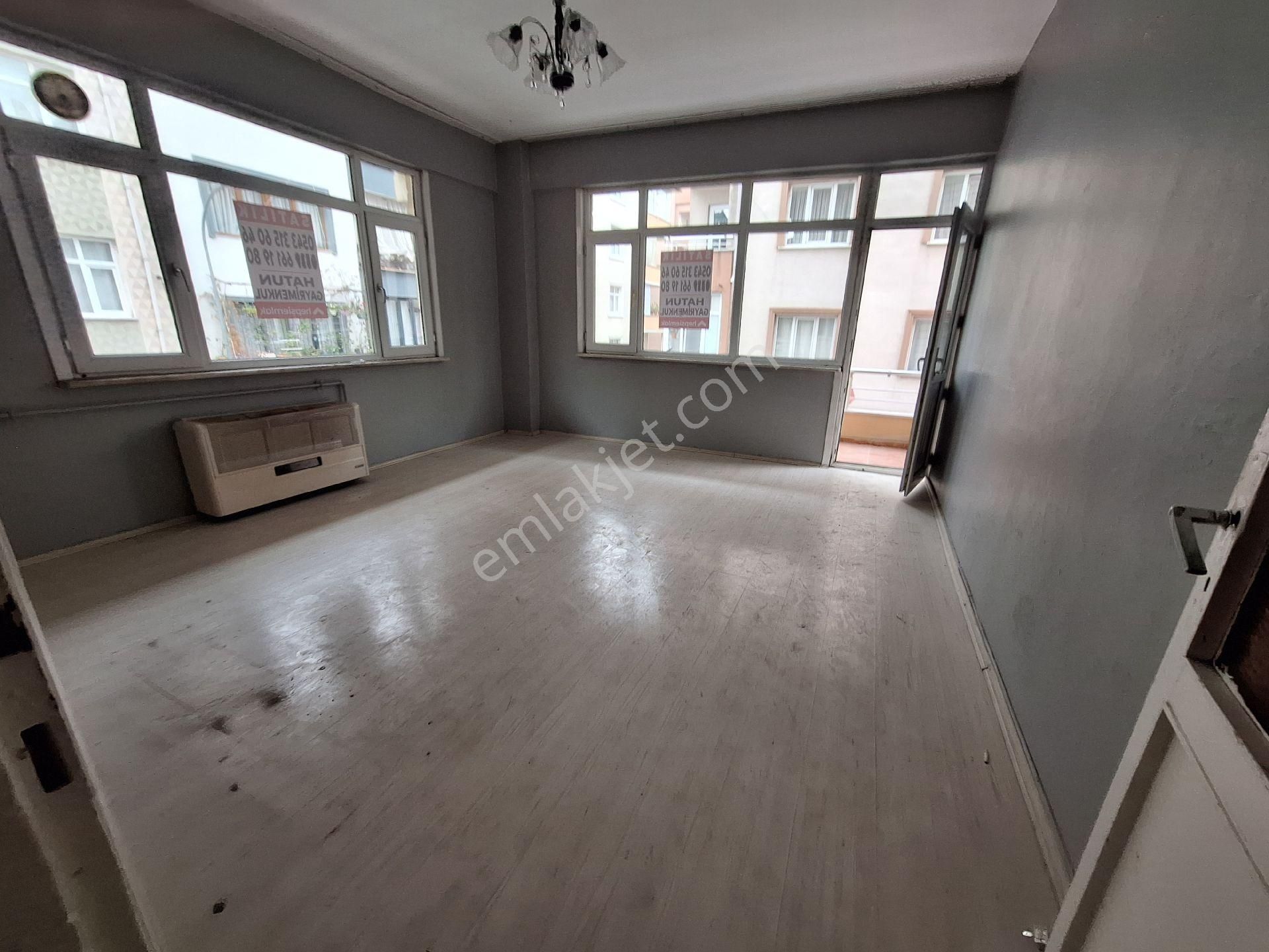 Pendik Çamçeşme Mahallesinde Cuma Pazarı Sokağın'da 2+1 Satılık Daire