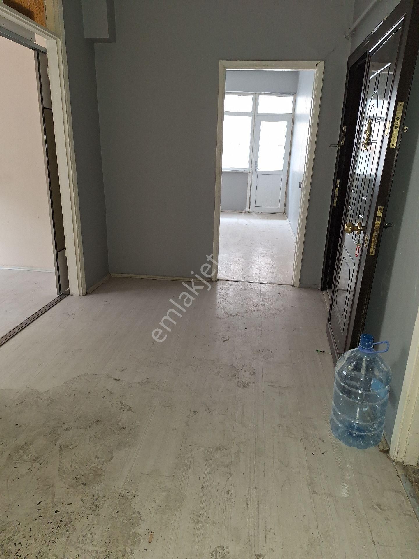 Pendik Çamçeşme Mahallesinde Cuma Pazarı Sokağın'da 2+1 Satılık Daire - Görsel 4