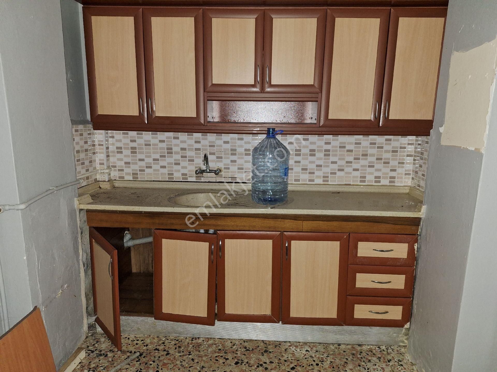 Pendik Çamçeşme Mahallesinde Cuma Pazarı Sokağın'da 2+1 Satılık Daire - Görsel 8