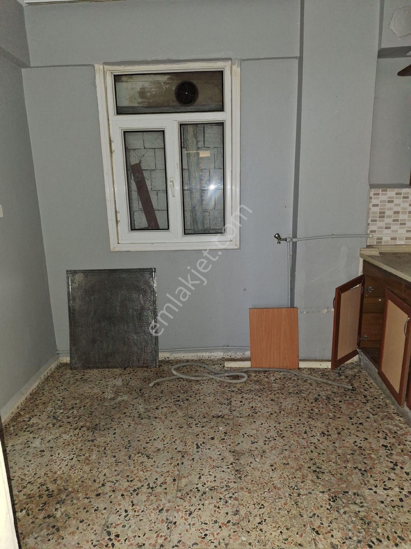 Pendik Çamçeşme Mahallesinde Cuma Pazarı Sokağın'da 2+1 Satılık Daire - Görsel 9