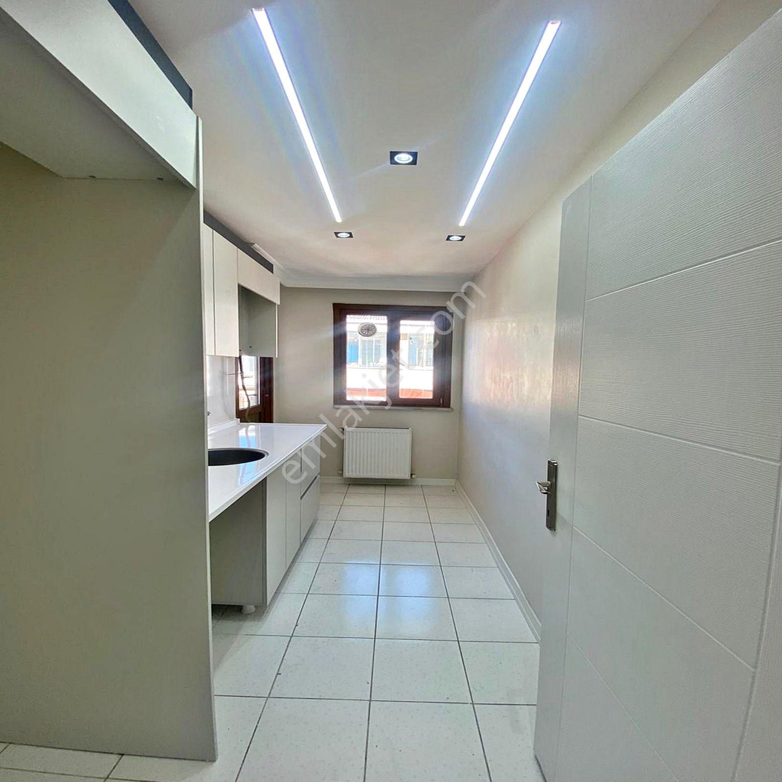 Esenyurt Üçevler Mahallesinde Satılık 2+1 Balkonlu Ara Kat Daire - Görsel 2