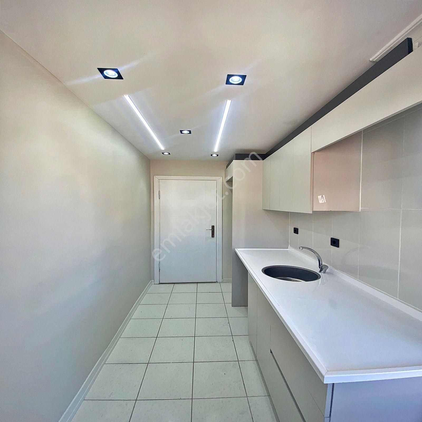 Esenyurt Üçevler Mahallesinde Satılık 2+1 Balkonlu Ara Kat Daire - Görsel 3