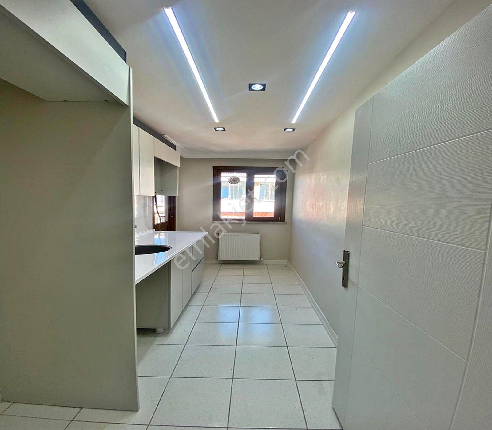 Esenyurt Üçevler Mahallesinde Satılık 2+1 Balkonlu Ara Kat Daire - Görsel 32