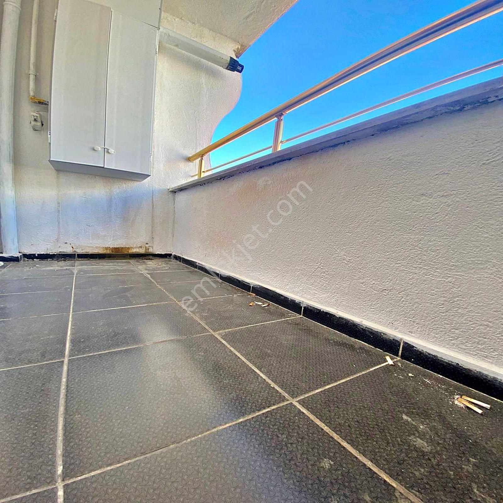 Esenyurt Üçevler Mahallesinde Satılık 2+1 Balkonlu Ara Kat Daire - Görsel 27