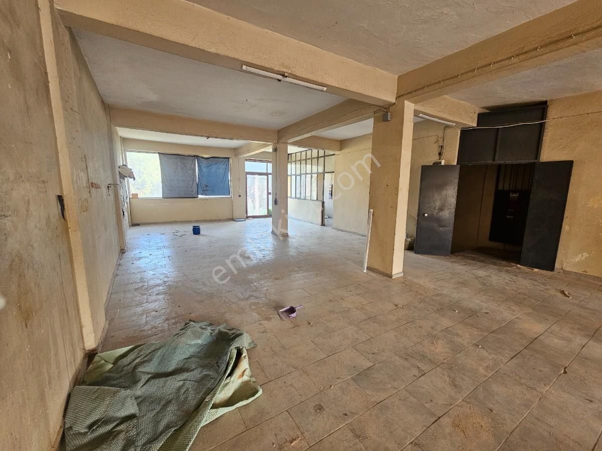 Karabağlar Sanayi Sitesinde 220 M2 Boş Dükkan - Görsel 4
