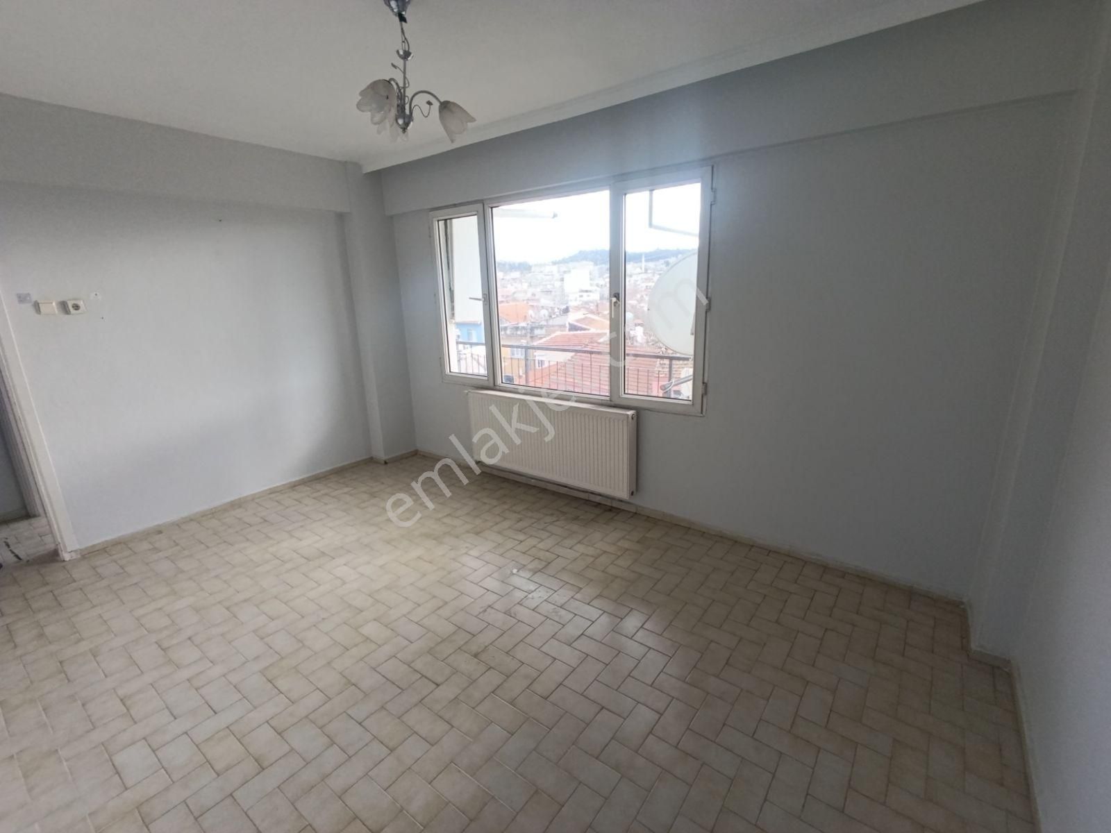Menemen Merkezde Çift Cepheli 125 M2 Kiralık 3+1 Ara Kat Daire - Görsel 10