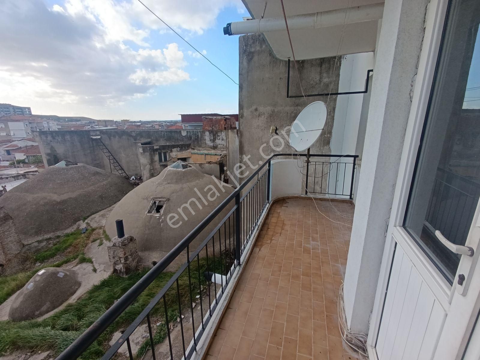 Menemen Merkezde Çift Cepheli 125 M2 Kiralık 3+1 Ara Kat Daire - Görsel 17