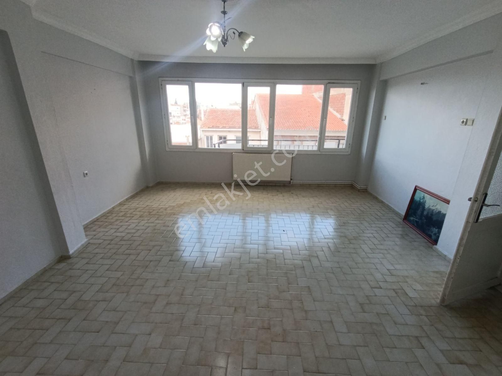 Menemen Merkezde Çift Cepheli 125 M2 Kiralık 3+1 Ara Kat Daire - Görsel 24
