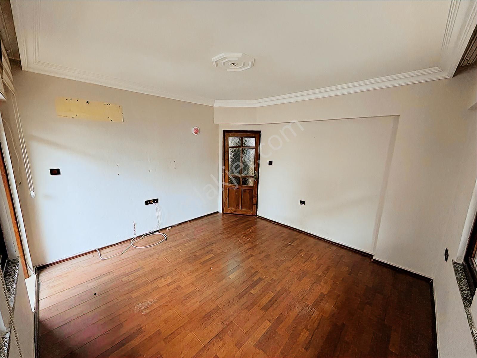 Emlakparktan Damlataş Muhabbet Sokak Denize 3cü Bina 2+1 Kiralık - Görsel 5